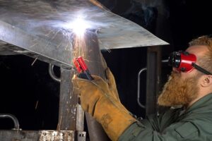 جوشکاری سر بالا چیست؟ معرفی کاربردها + روش انجام